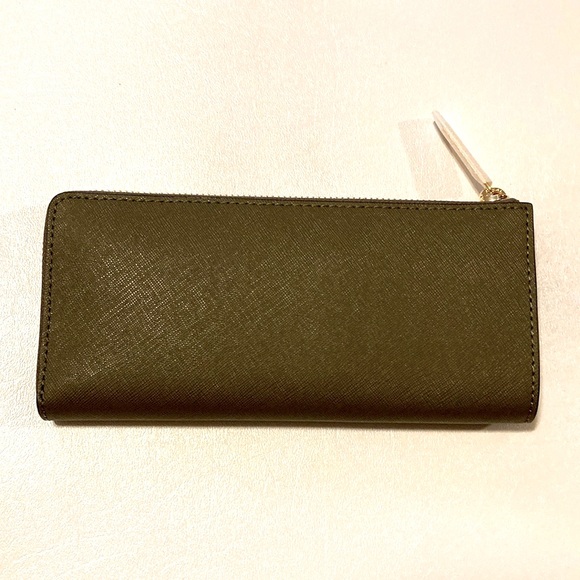 Michael Kors leather wallet , olive green, new with tags - Picture 2 of 7